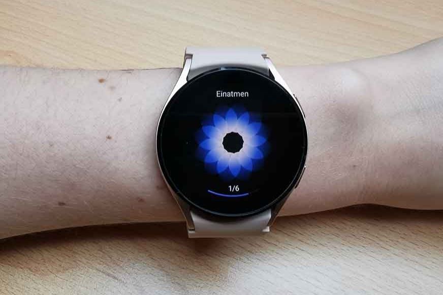 Вы можете увидеть дыхательные упражнения на фитнес-часах.